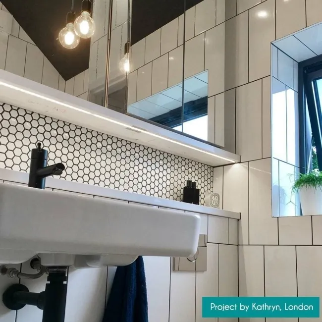 Pixel White Hexagon Matt 23x23